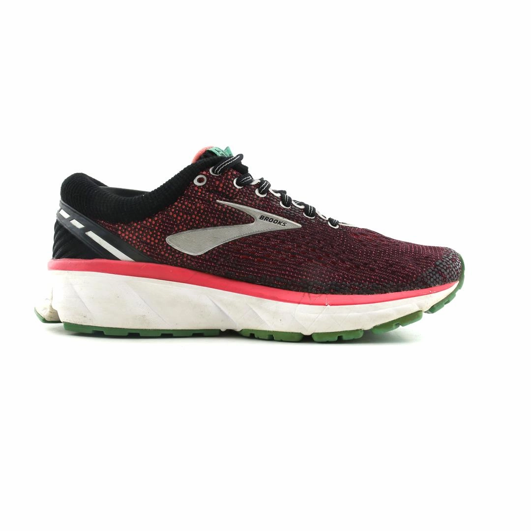 BROOKS GHOST 11 Brooks running shoe close-ups