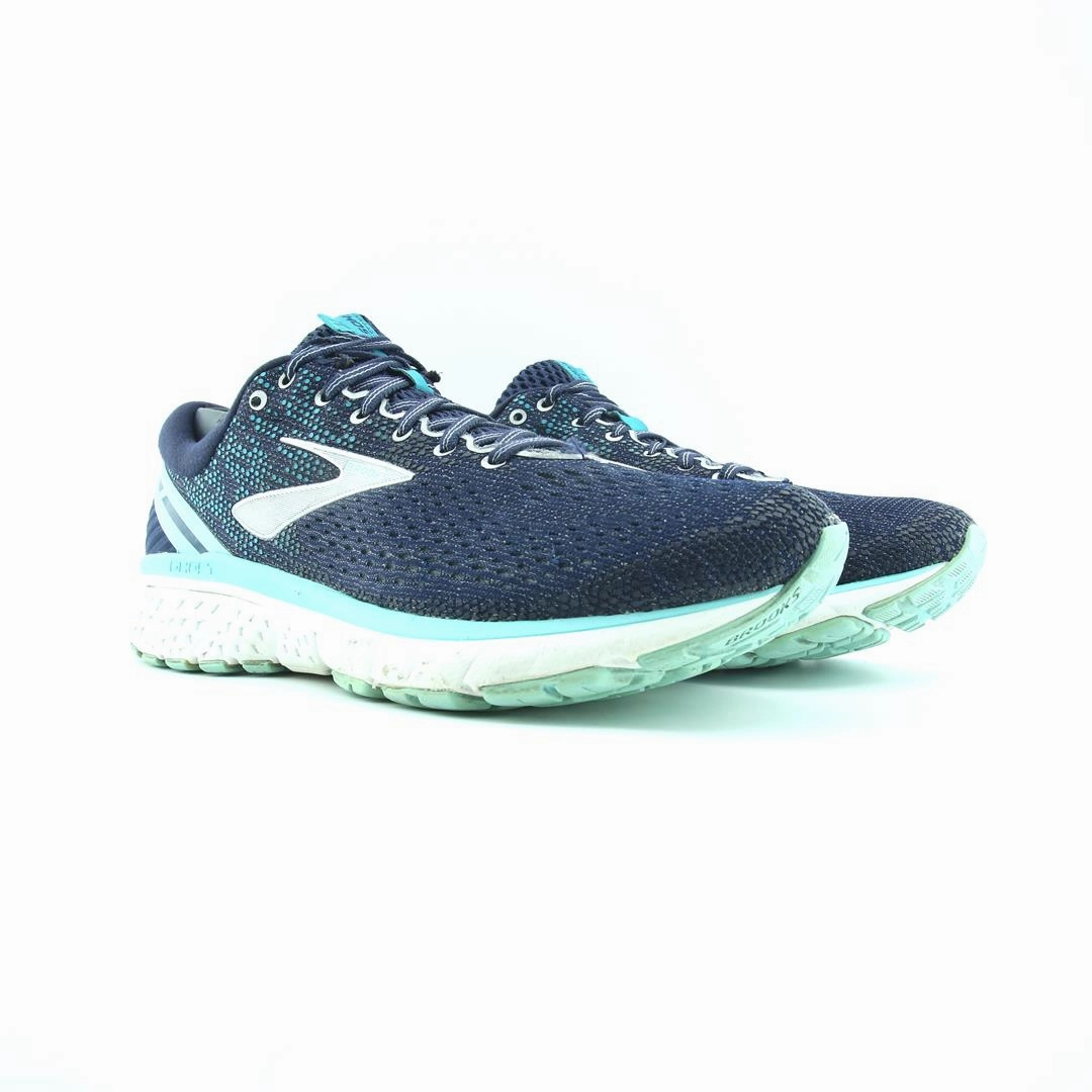 BROOKS GHOST 11 lightweight running shoe photos