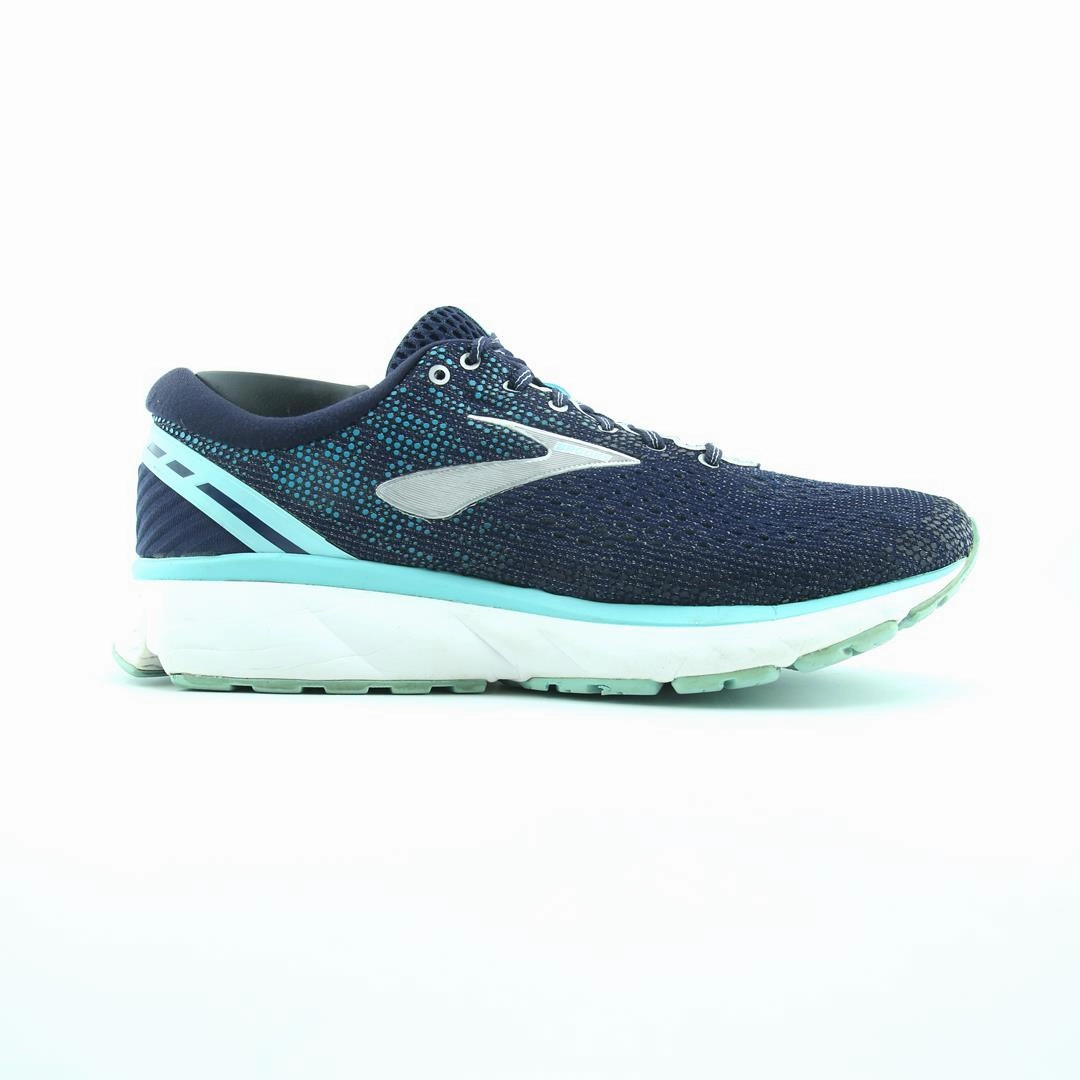 BROOKS GHOST 11 lightweight running shoe photos