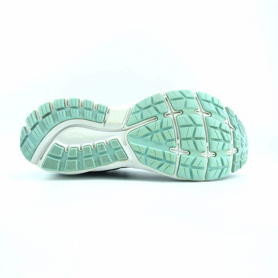 BROOKS GHOST 11 lightweight running shoe photos