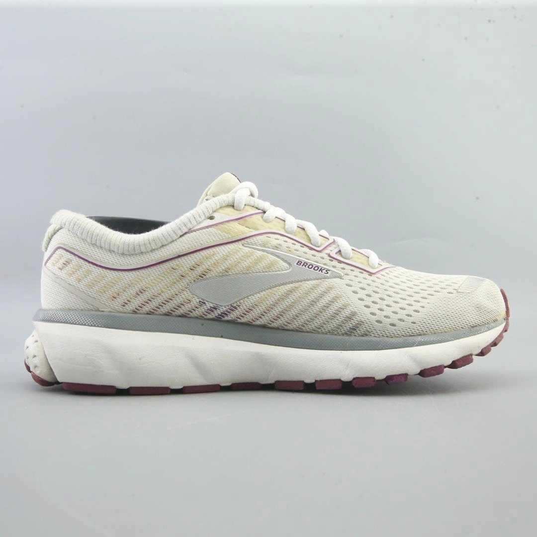 BROOKS GHOST 12 Brooks running shoe close-ups