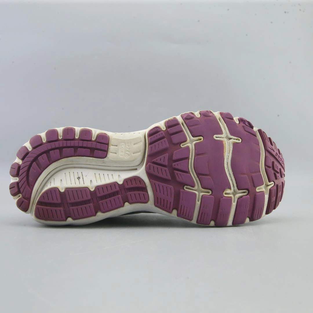 BROOKS GHOST 12 Brooks running shoe close-ups