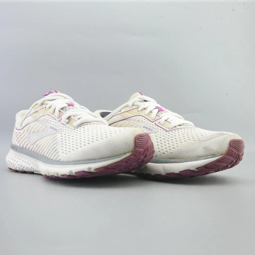 BROOKS GHOST 12 Brooks running shoe close-ups