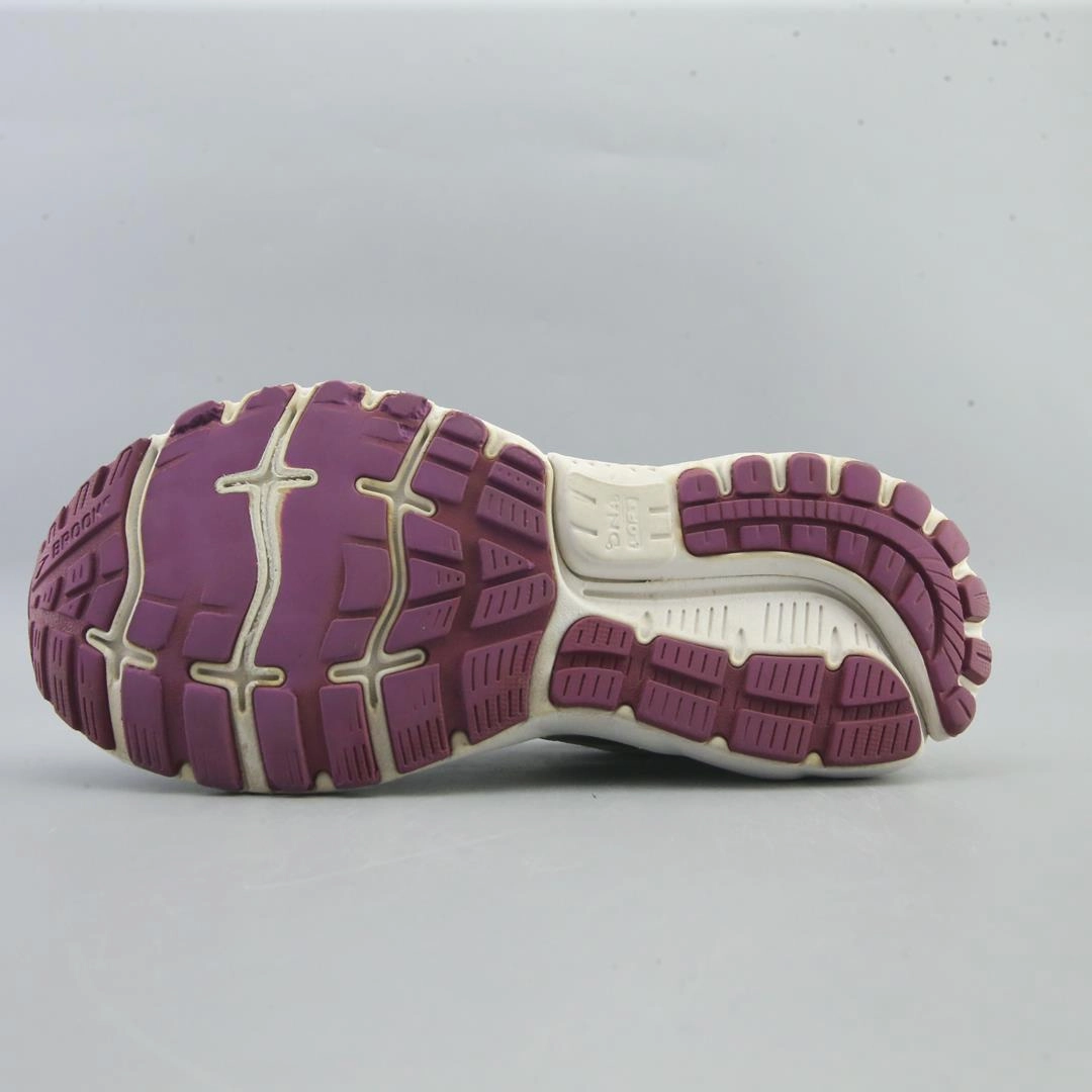 BROOKS GHOST 12 Brooks running shoe close-ups