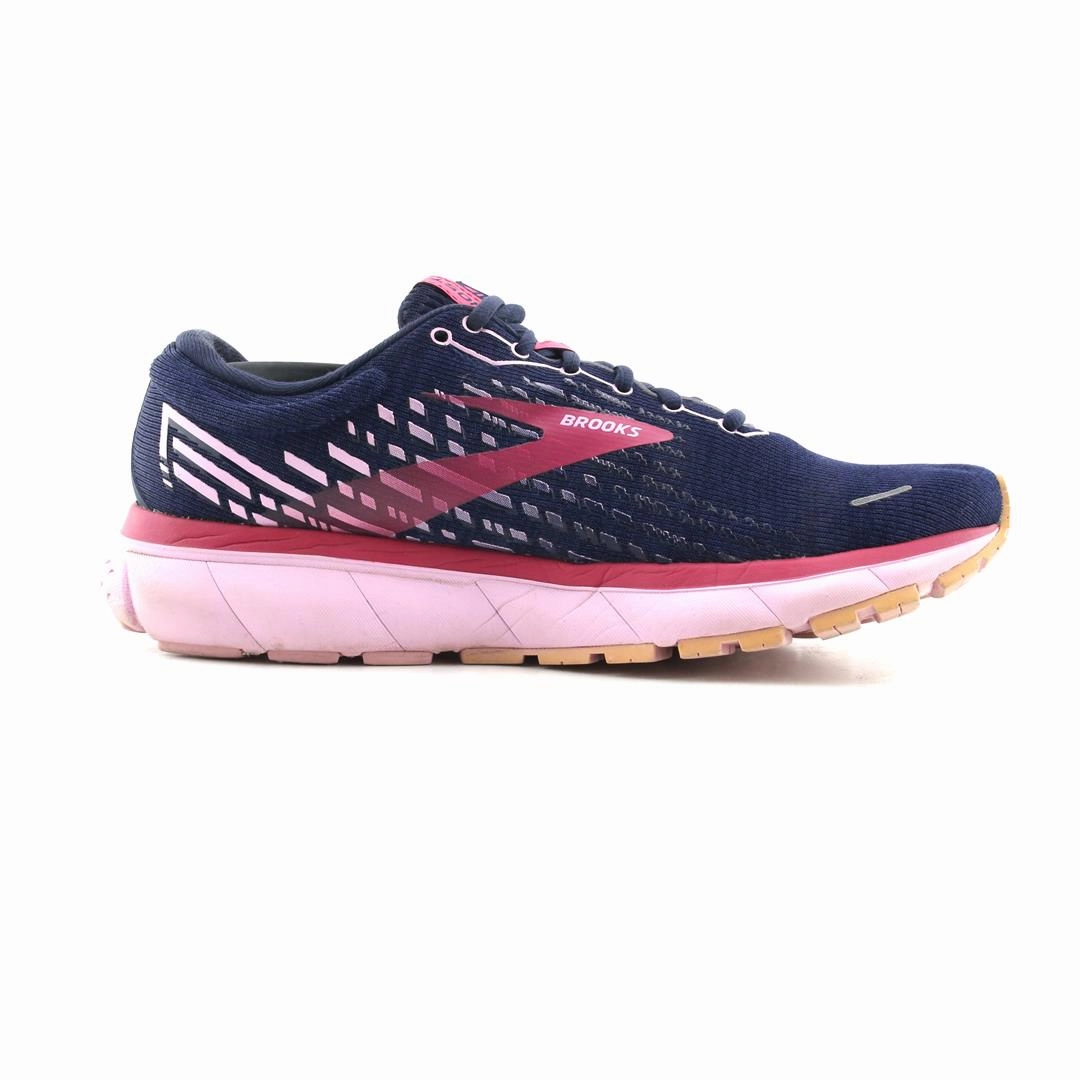 BROOKS GHOST 13 Brooks running shoe close-ups