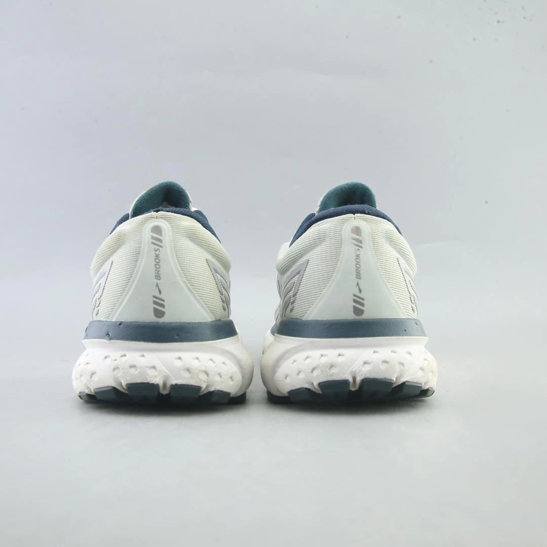 BROOKS GHOST 13 Brooks running shoe close-ups