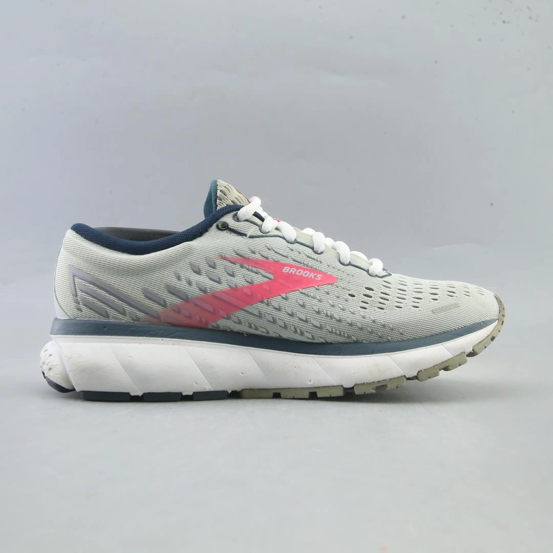 BROOKS GHOST 13 Brooks running shoe close-ups