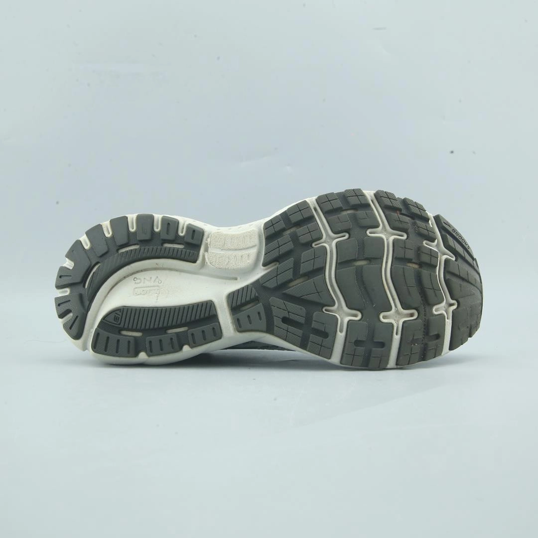BROOKS GHOST 13 lightweight running shoe photos