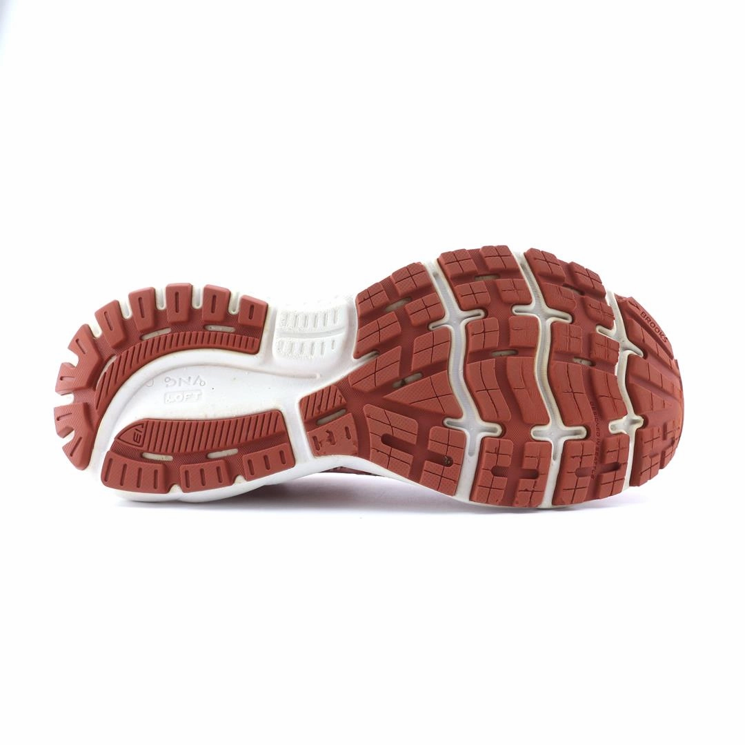 BROOKS GHOST 13 lightweight running shoe photos