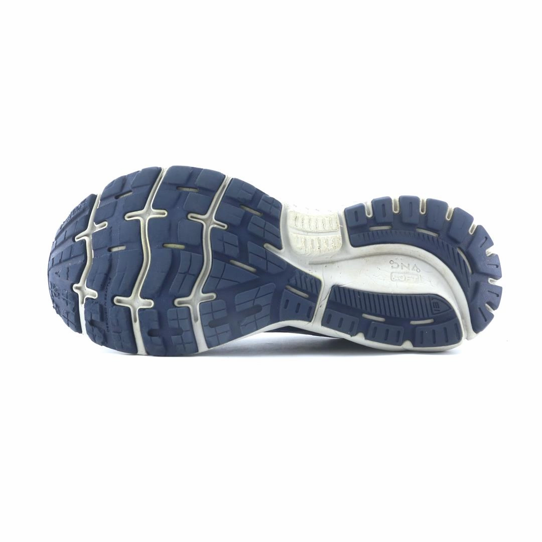 BROOKS GHOST 13 lightweight running shoe photos