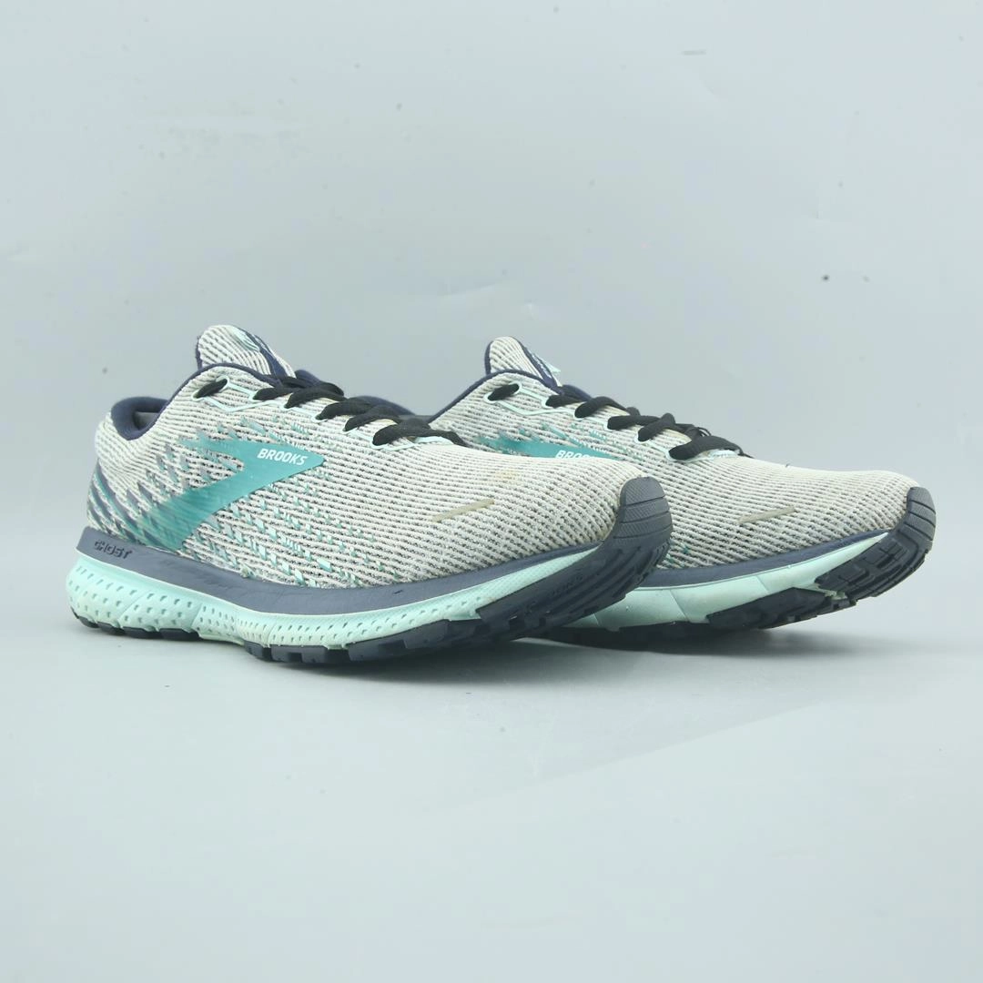 BROOKS GHOST 13 lightweight running shoe photos