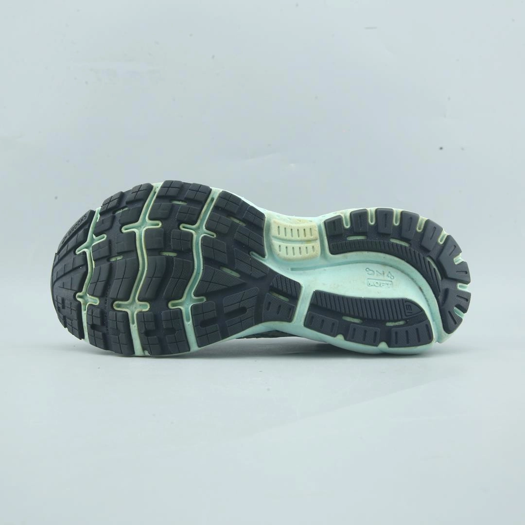 BROOKS GHOST 13 lightweight running shoe photos