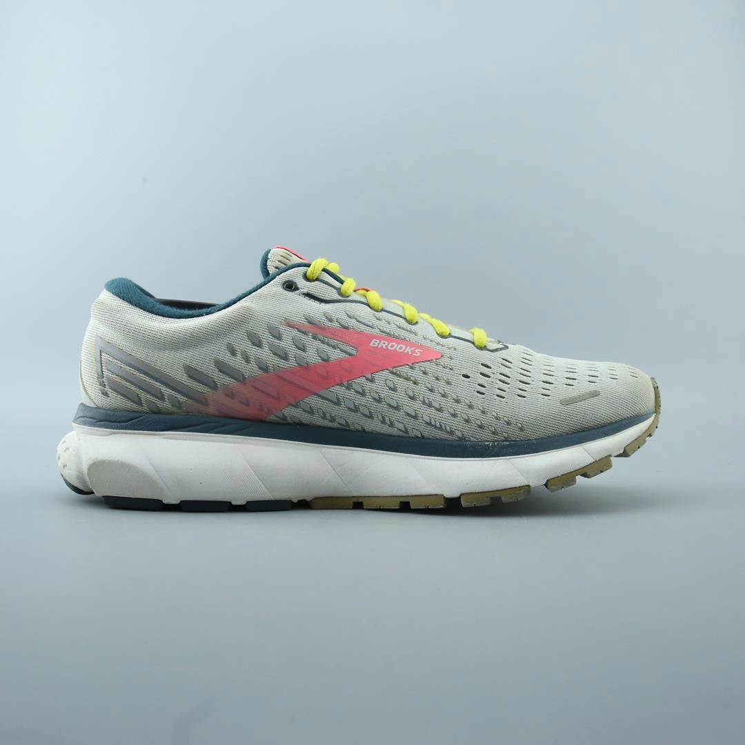 BROOKS GHOST 13 performance running shoe visuals