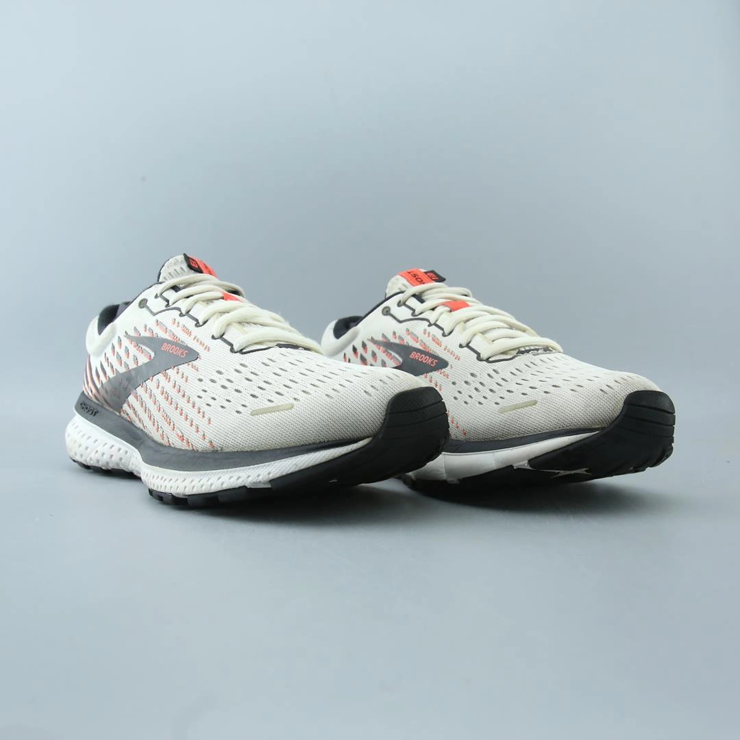 BROOKS GHOST 13 performance running shoe visuals
