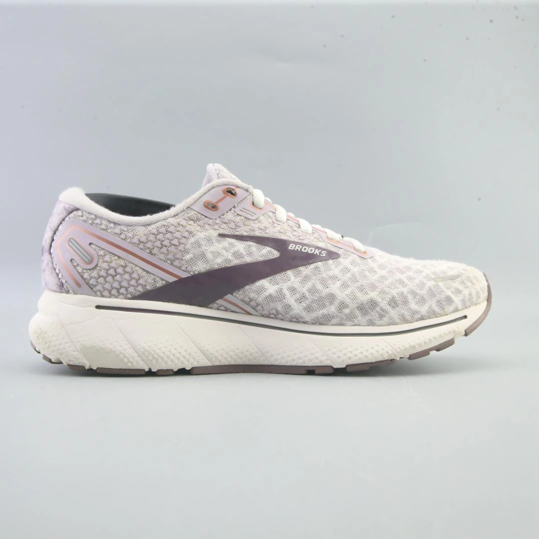 BROOKS GHOST 14 Brooks running shoe close-ups