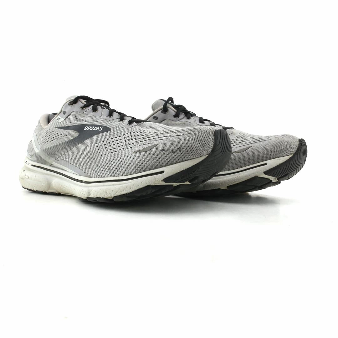 BROOKS GHOST 15 Brooks running shoe close-ups