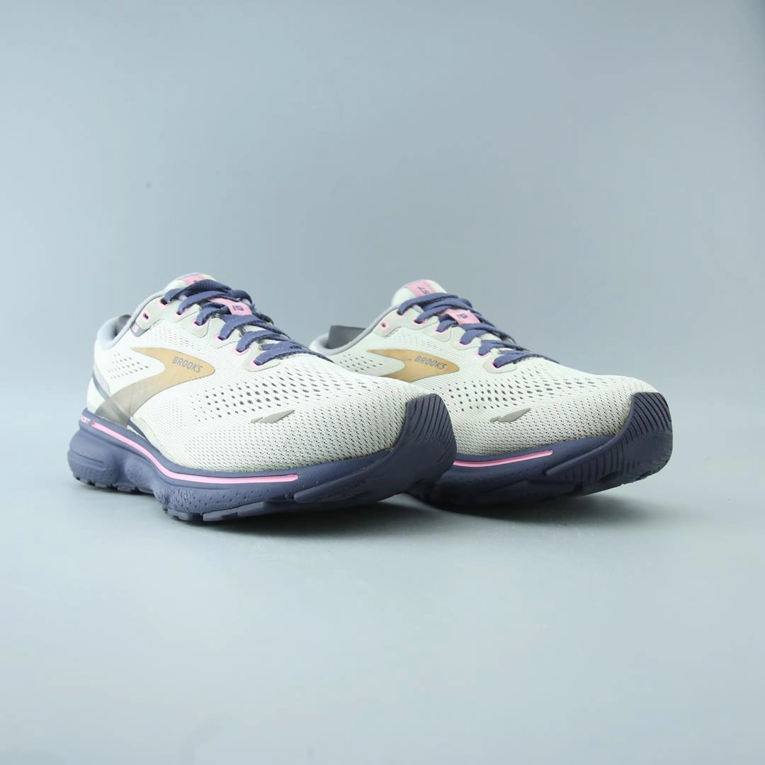 BROOKS GHOST 15 performance running shoe visuals