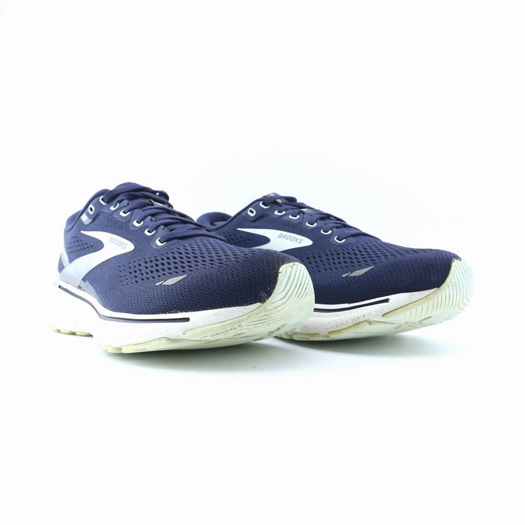 BROOKS GHOST 15 performance running shoe visuals