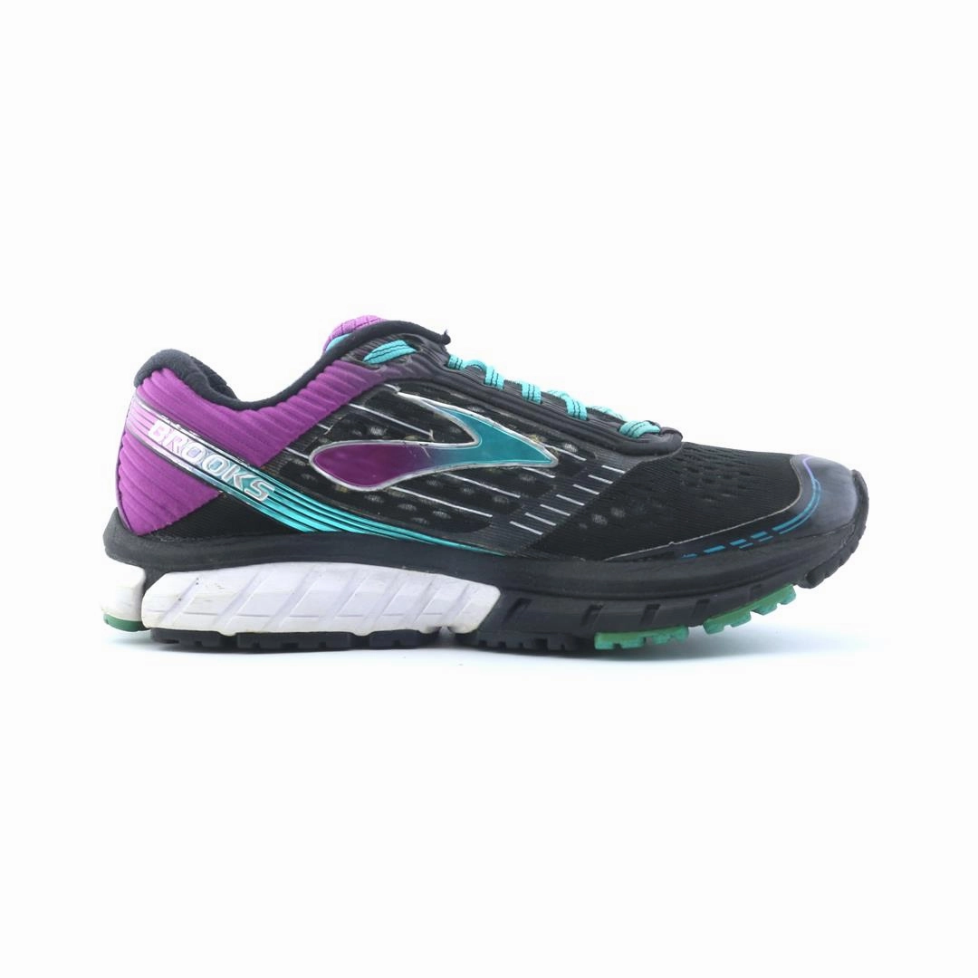 BROOKS GHOST 5 lightweight running shoe photos