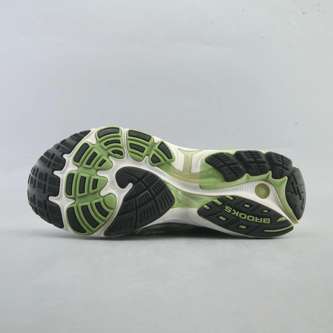 BROOKS GHOST Brooks running shoe close-ups