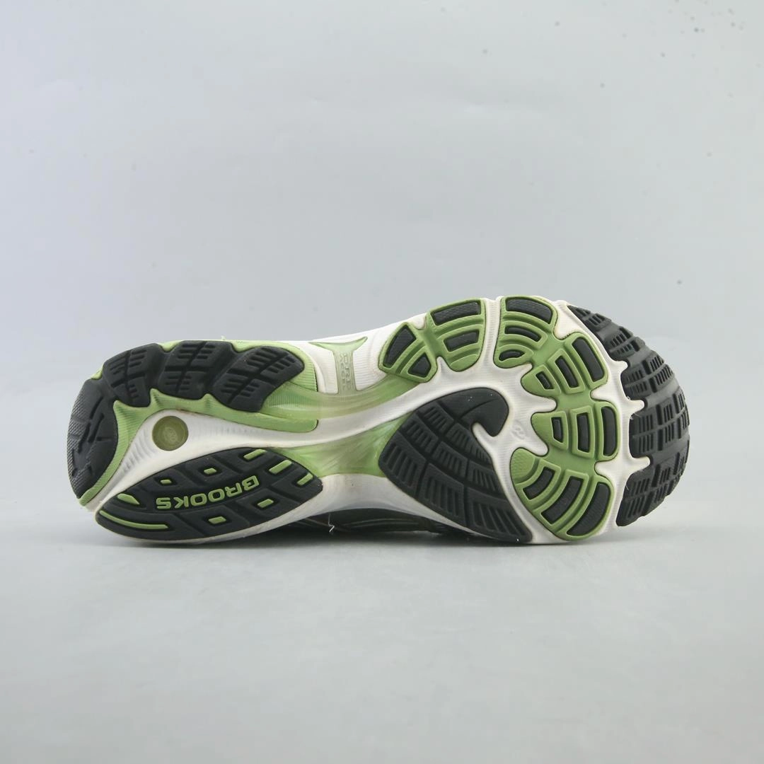 BROOKS GHOST Brooks running shoe close-ups