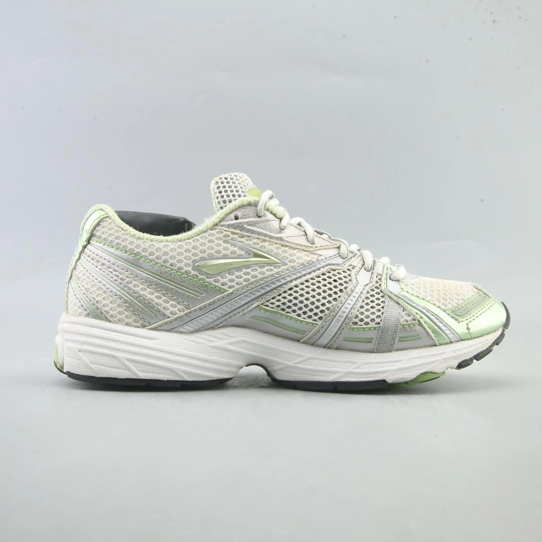 BROOKS GHOST Brooks running shoe close-ups