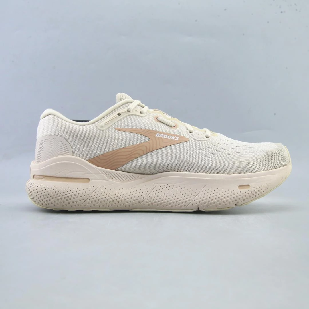 BROOKS GHOST MAX athletic Brooks shoe snapshots