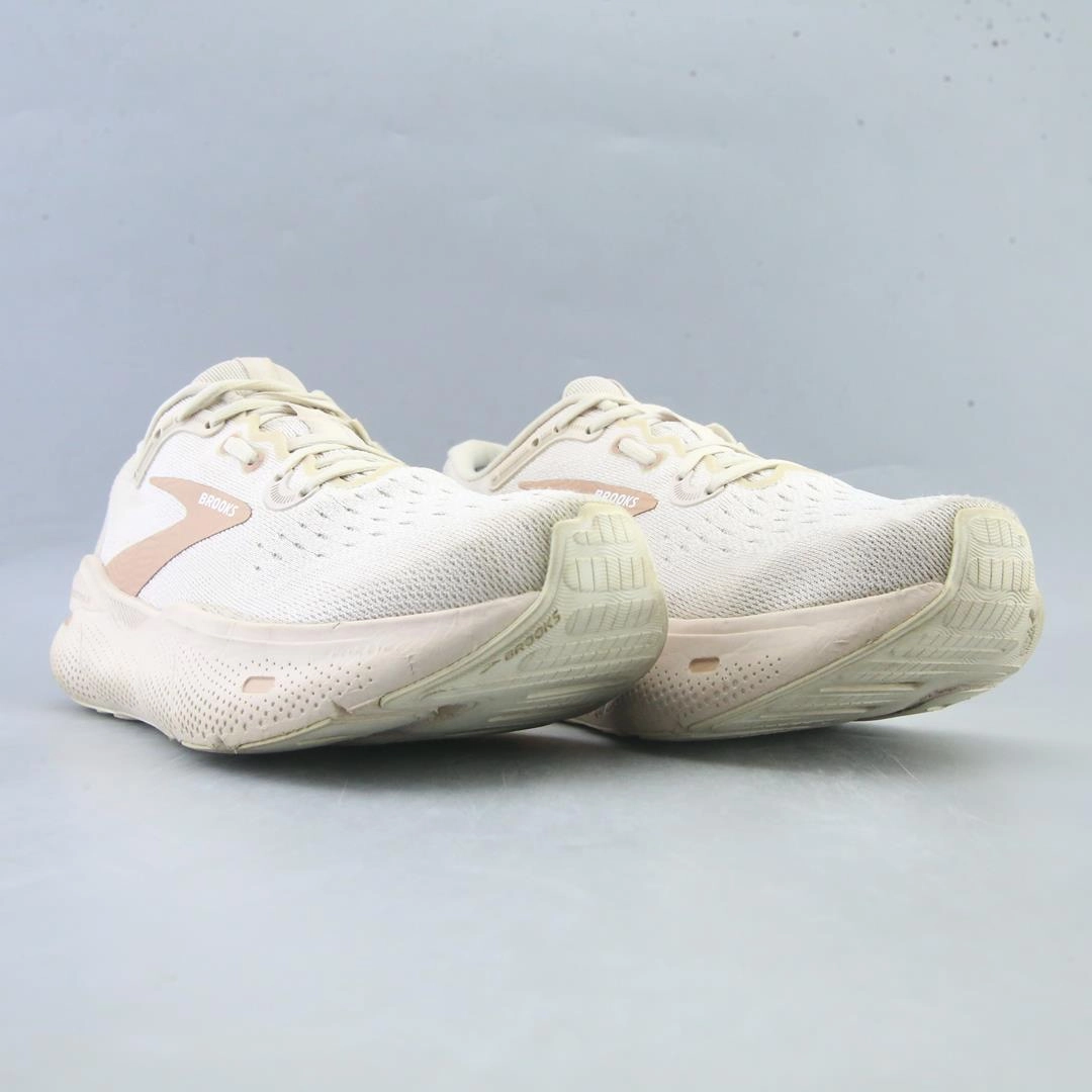 BROOKS GHOST MAX athletic Brooks shoe snapshots