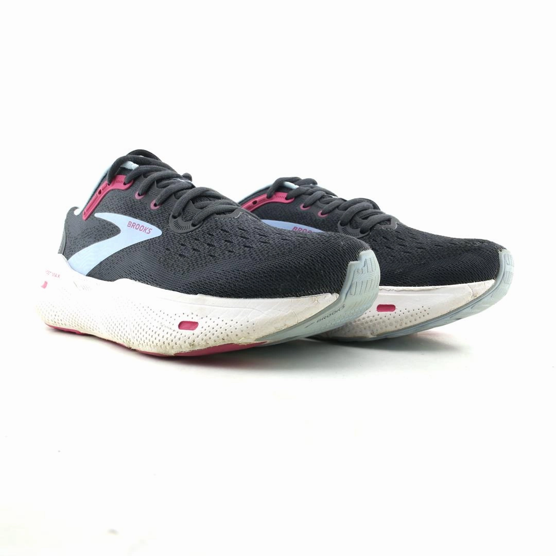 BROOKS GHOST MAX Brooks running shoe close-ups