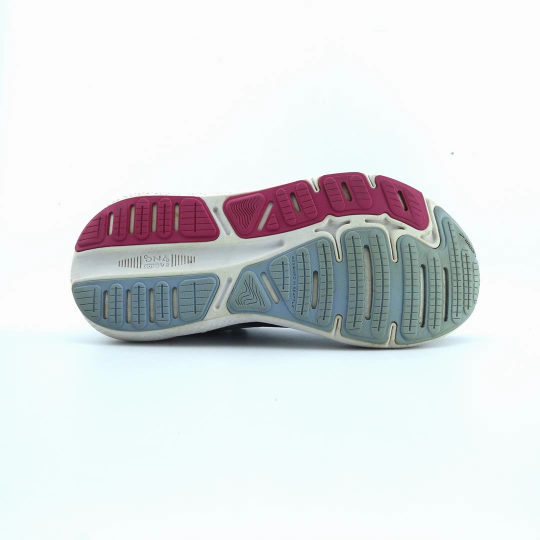 BROOKS GHOST MAX performance running shoe visuals