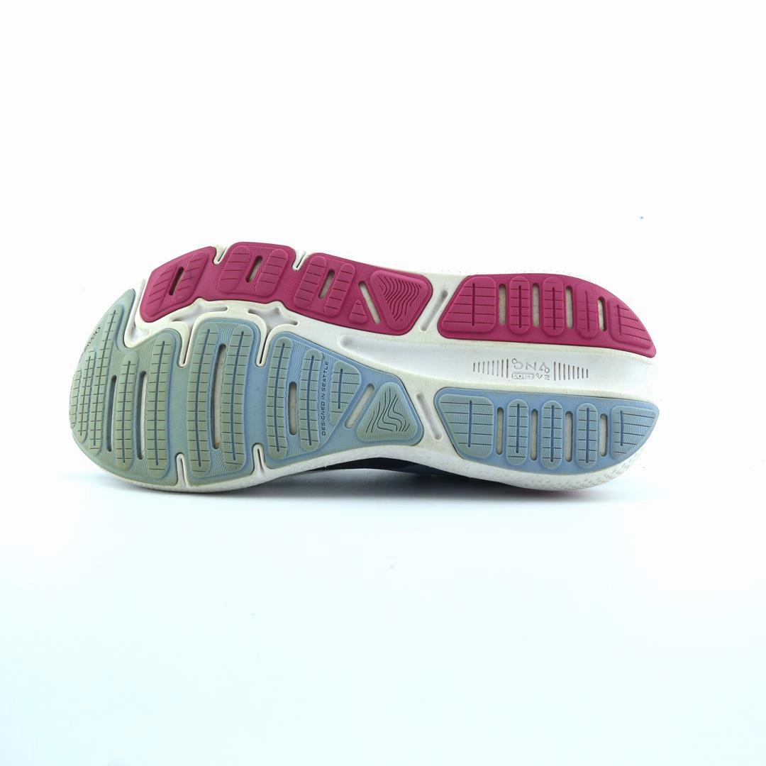 BROOKS GHOST MAX performance running shoe visuals