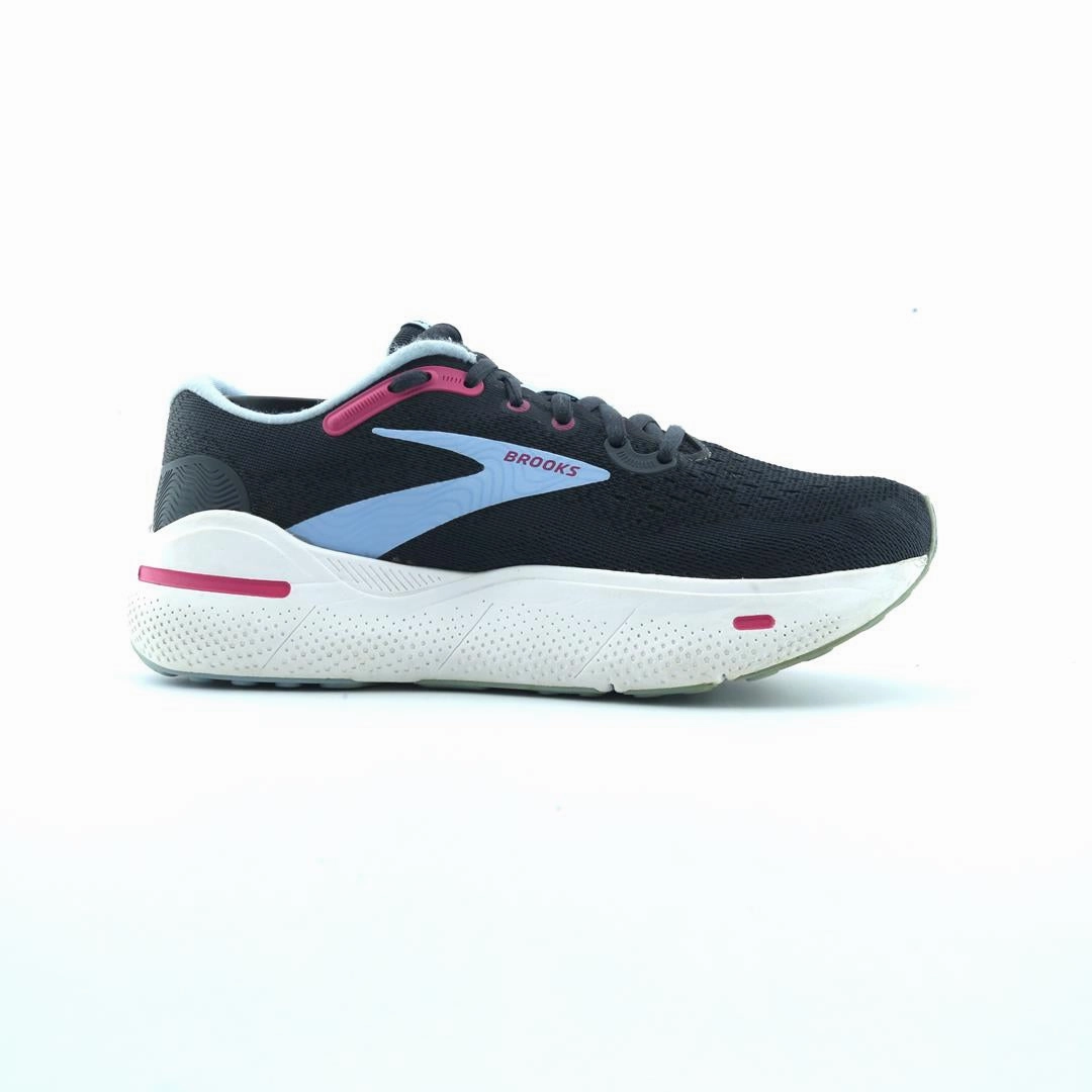 BROOKS GHOST MAX performance running shoe visuals