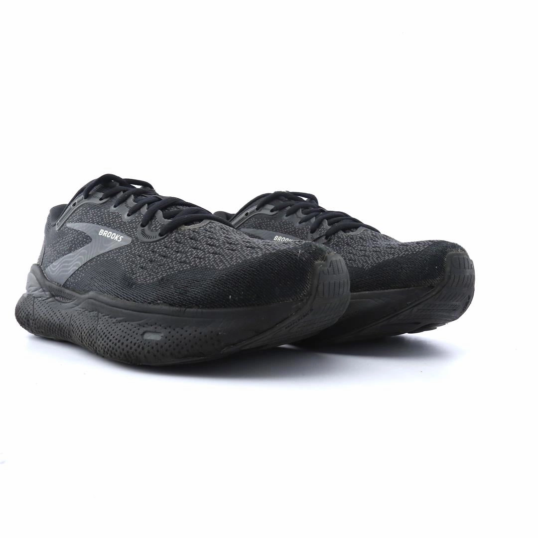 BROOKS GHOST MAX performance running shoe visuals