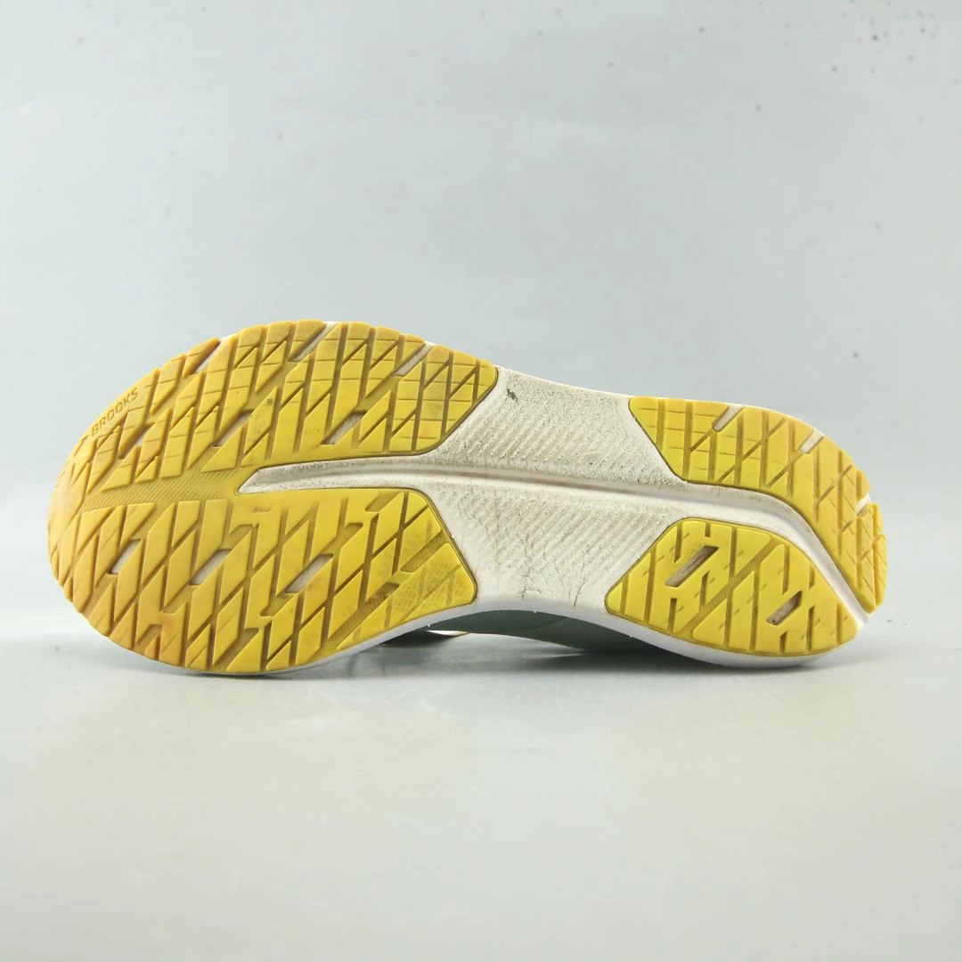BROOKS HYPERION TEMPO I performance running shoe visuals