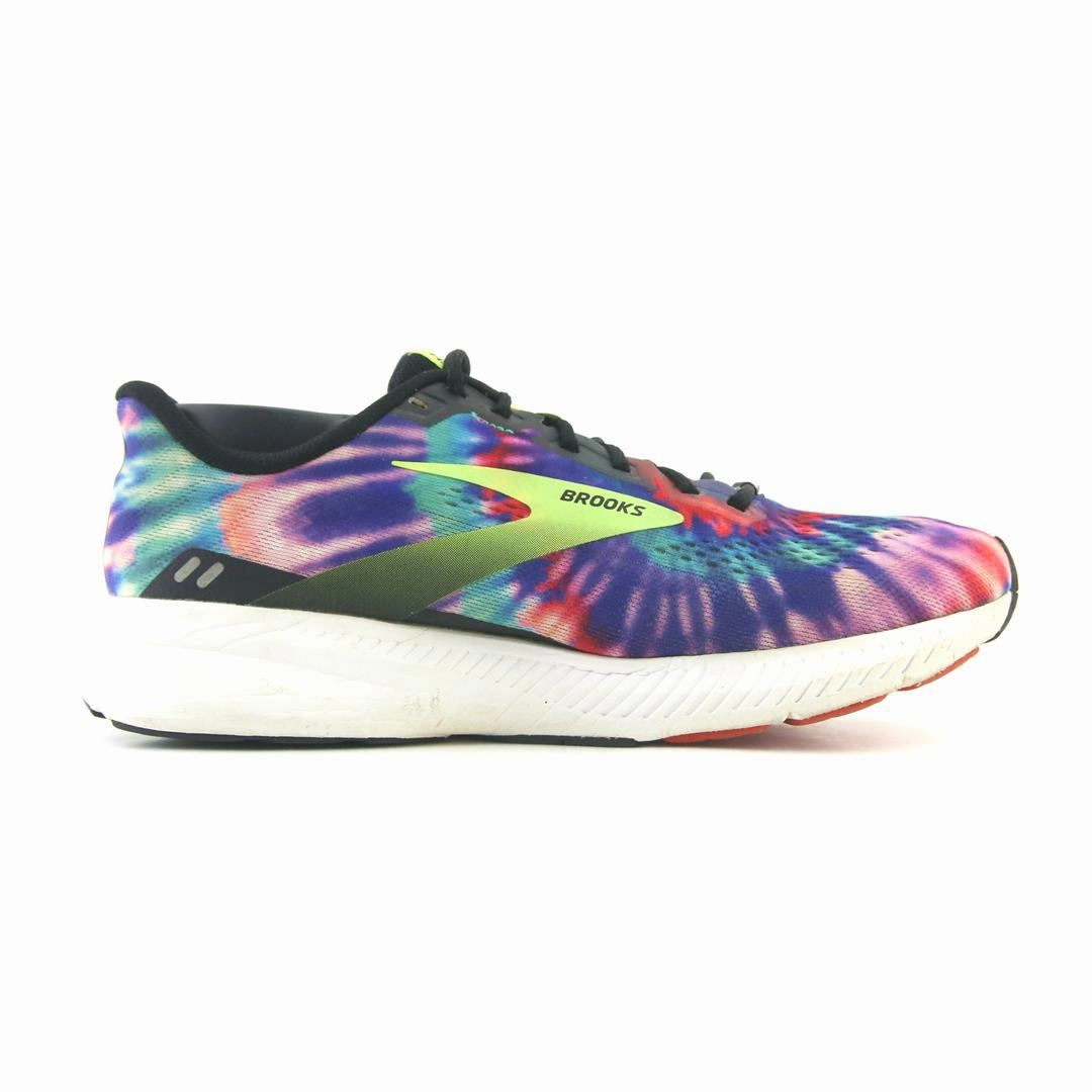 BROOKS LAUNCH  8 athletic Brooks shoe snapshots