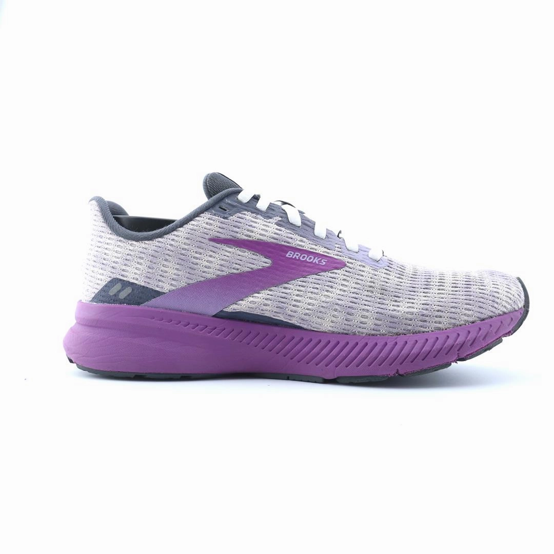 BROOKS LAUNCH 9 performance running shoe visuals