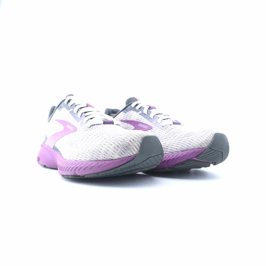 BROOKS LAUNCH 9 performance running shoe visuals
