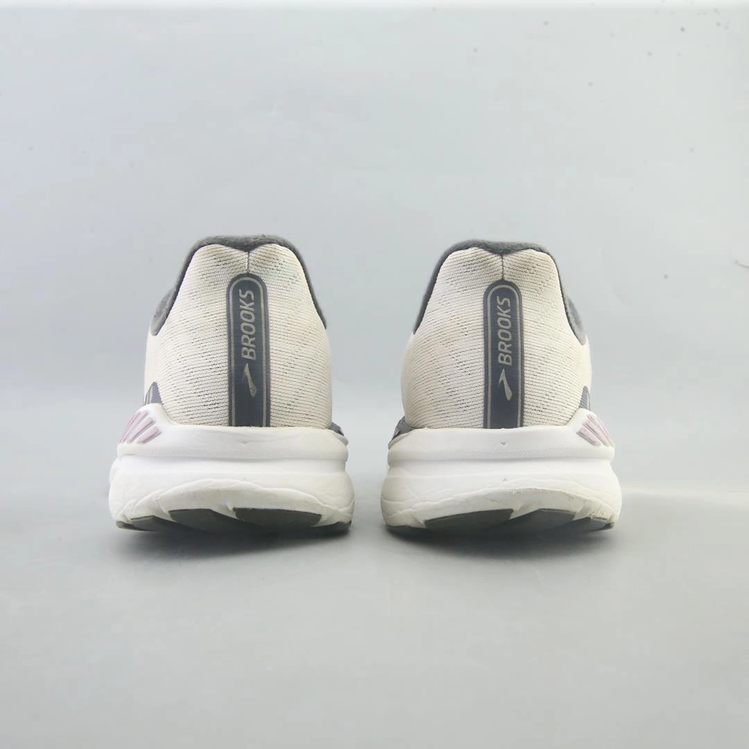 BROOKS LAUNCH GTS 8 Brooks running footwear shots