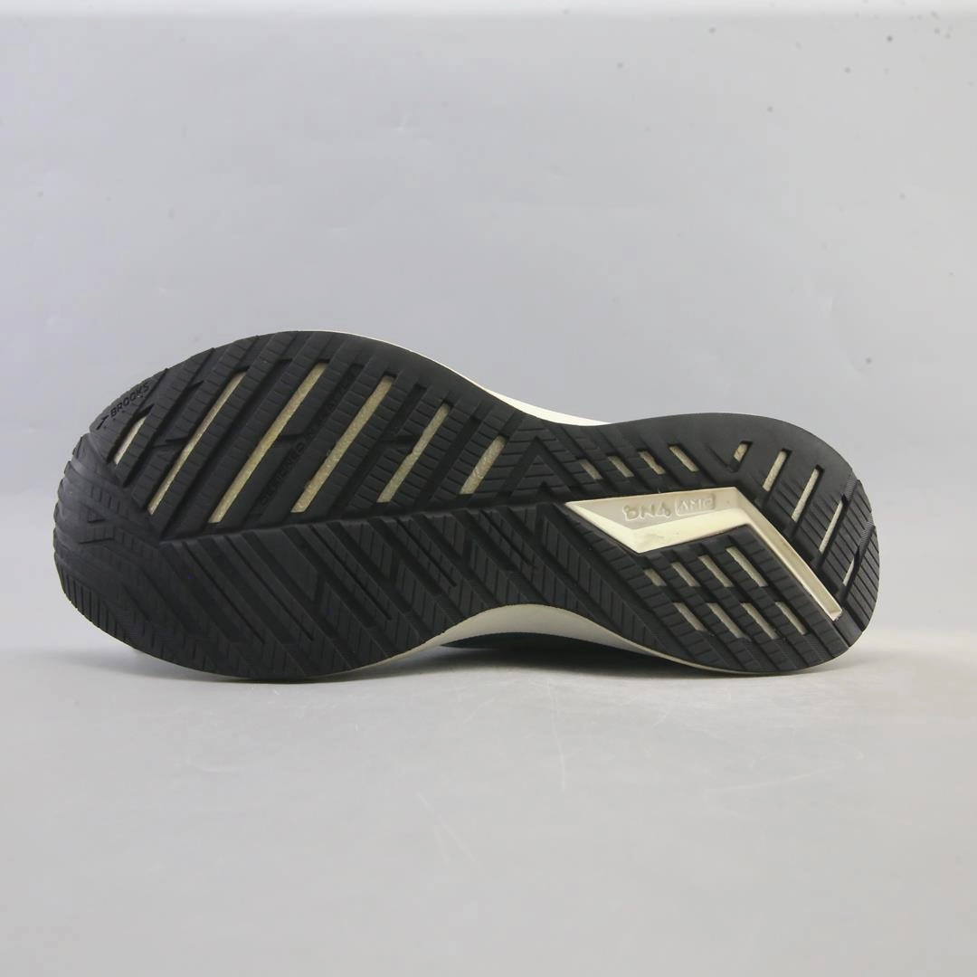 BROOKS LEVITATE 4 Brooks running footwear shots
