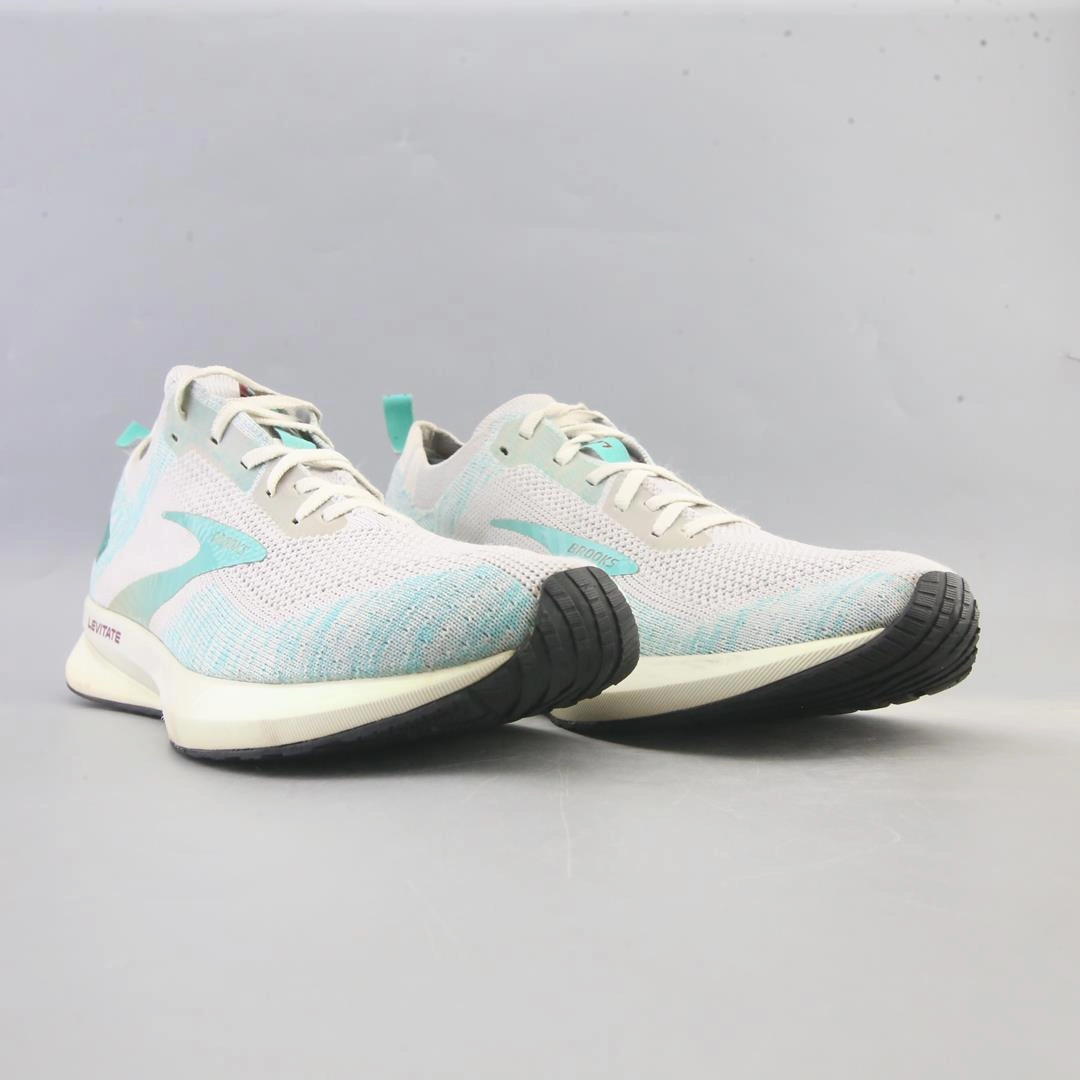 BROOKS LEVITATE 4 Brooks running footwear shots