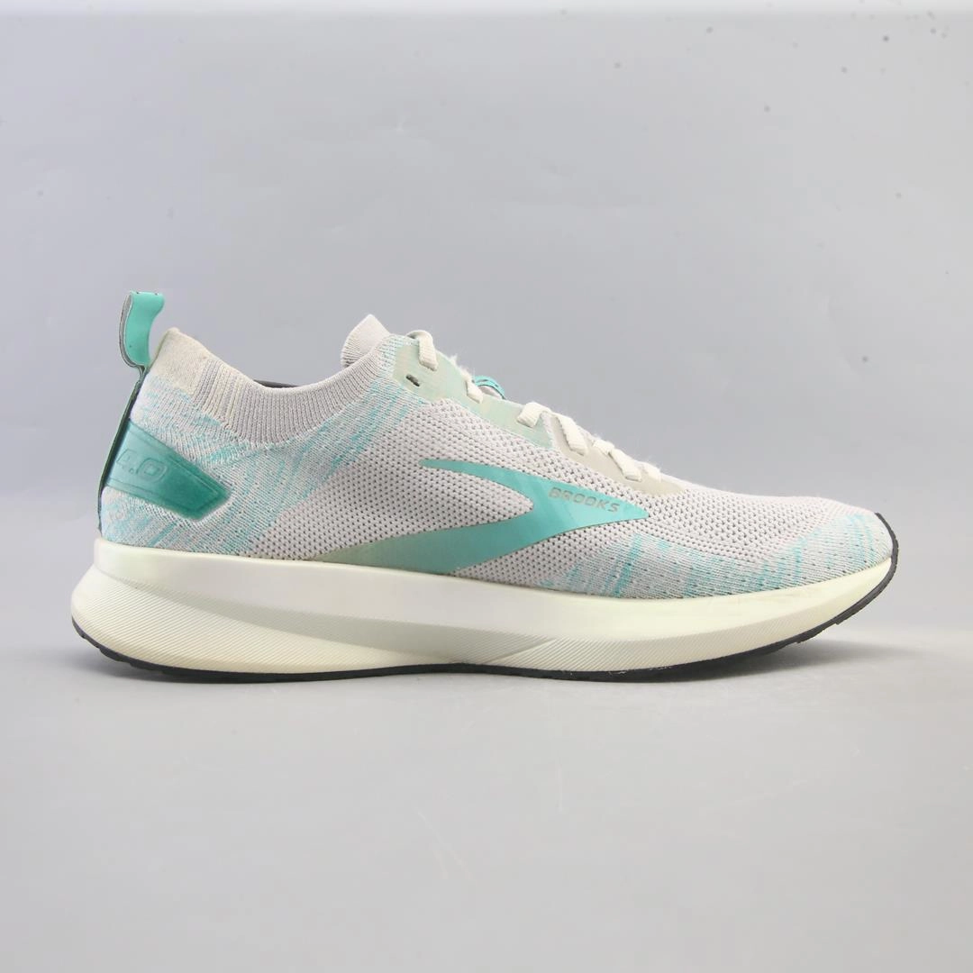 BROOKS LEVITATE 4 Brooks running footwear shots