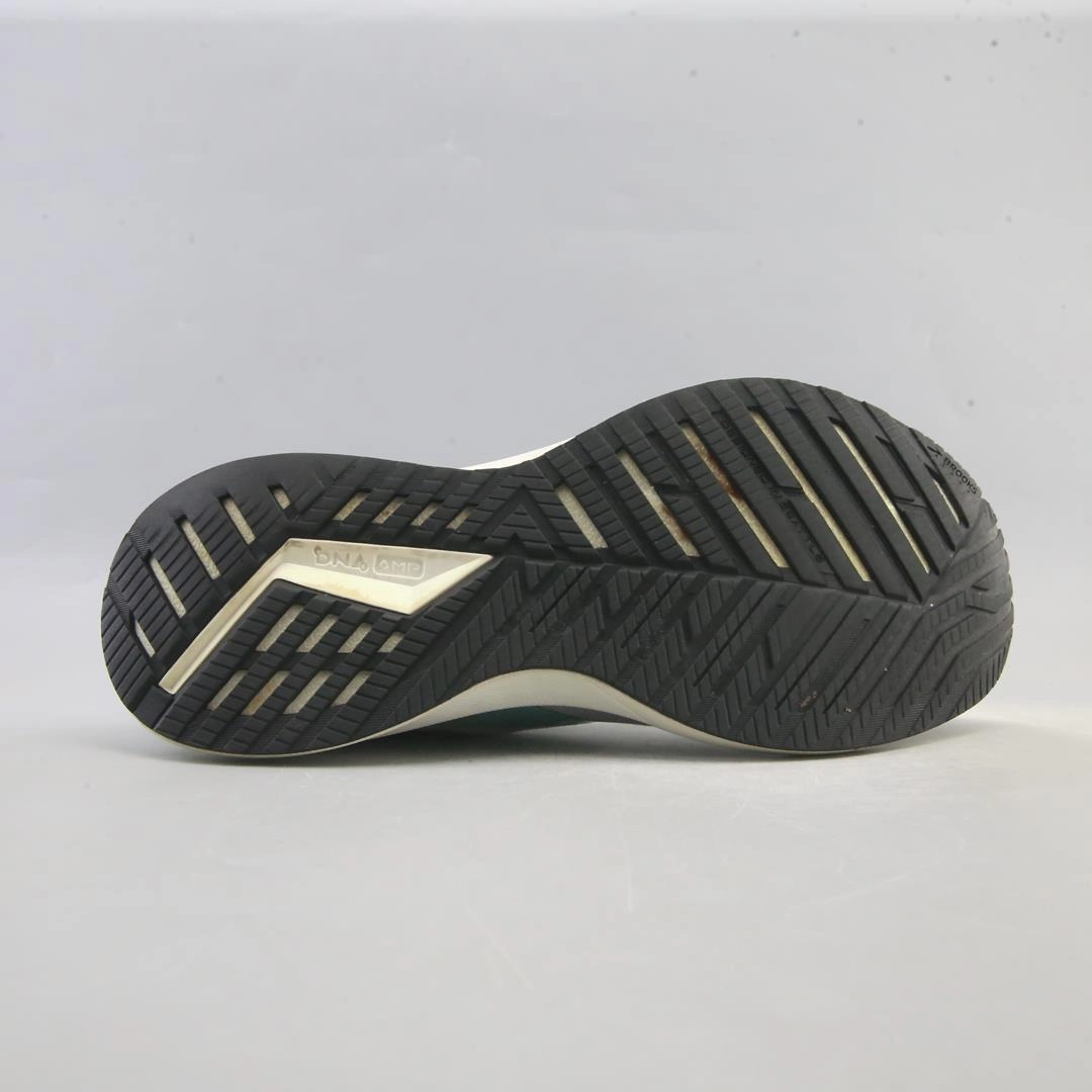 BROOKS LEVITATE 4 Brooks running footwear shots