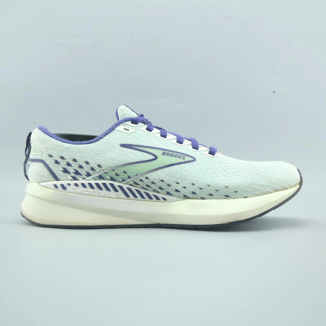 BROOKS LEVITATE GTS 5 lightweight running shoe photos