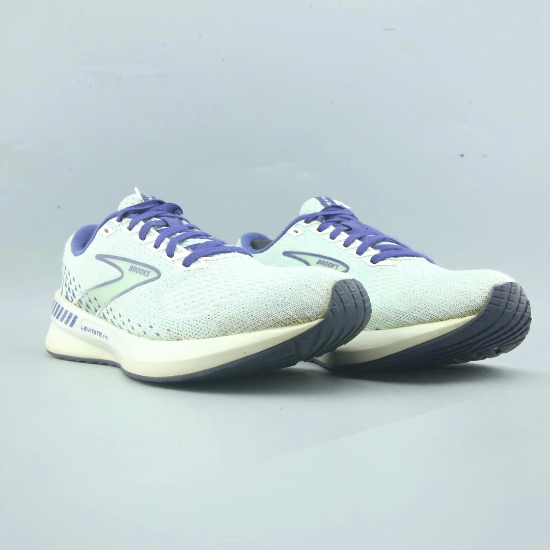 BROOKS LEVITATE GTS 5 lightweight running shoe photos