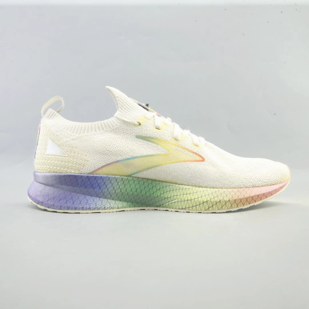 BROOKS LEVITATE STEALTHFIT 5 Brooks running footwear shots