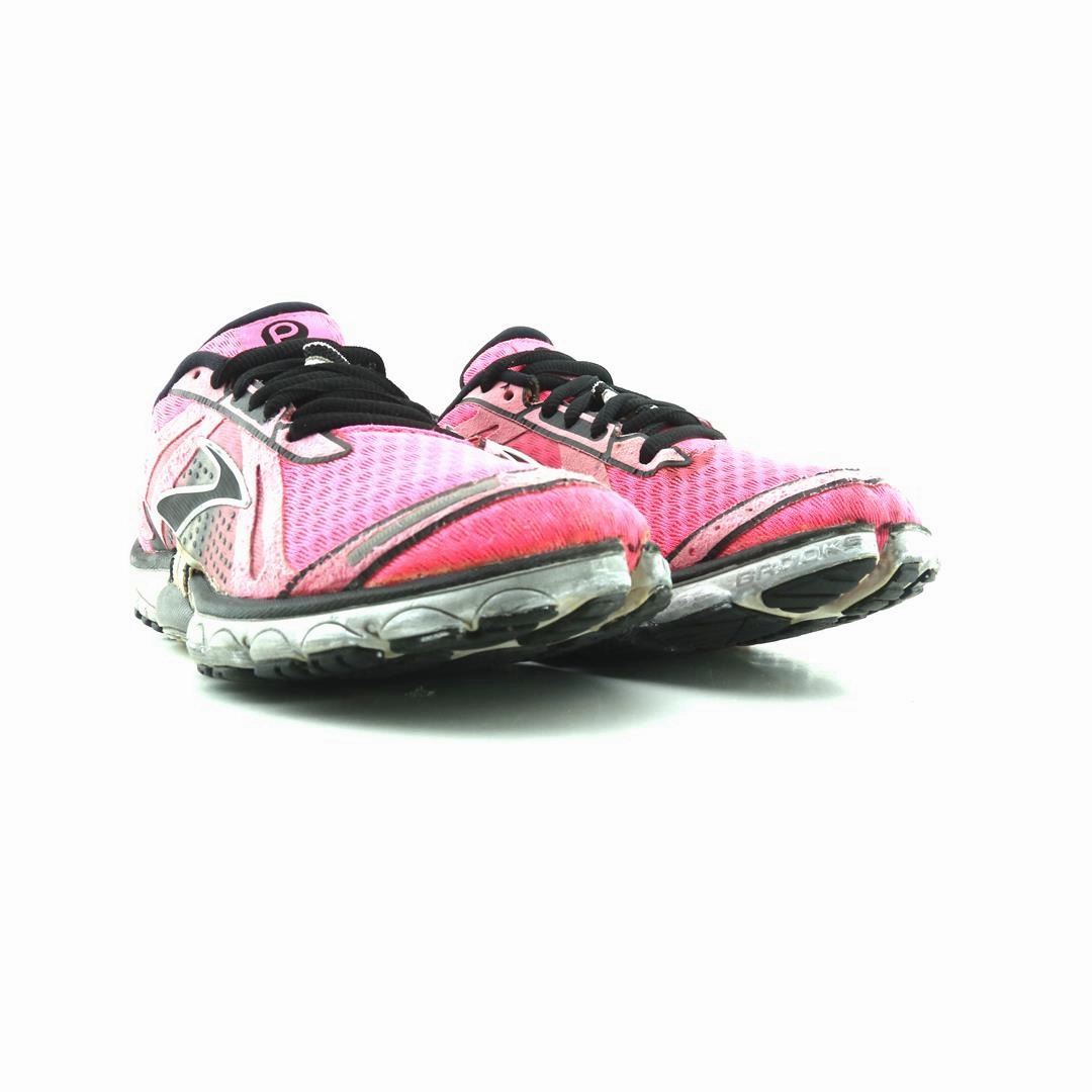 BROOKS PURE CADENCE performance running shoe visuals