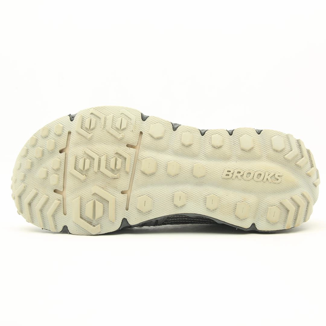 BROOKS PURE GRIT 8 Brooks running footwear shots