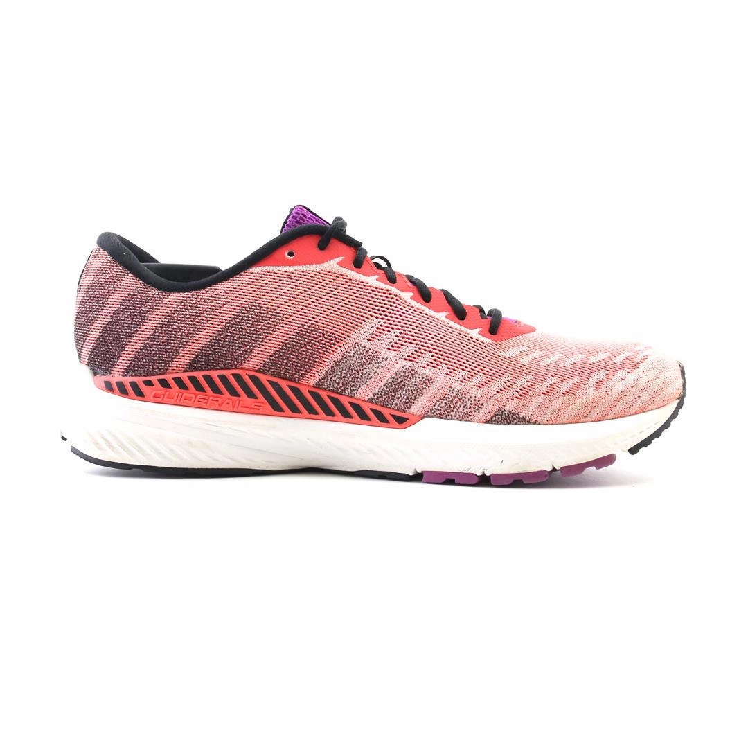 BROOKS RAVENNA 10 Brooks running footwear shots