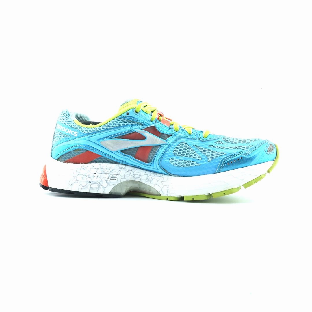 BROOKS RAVENNA 5 performance running shoe visuals
