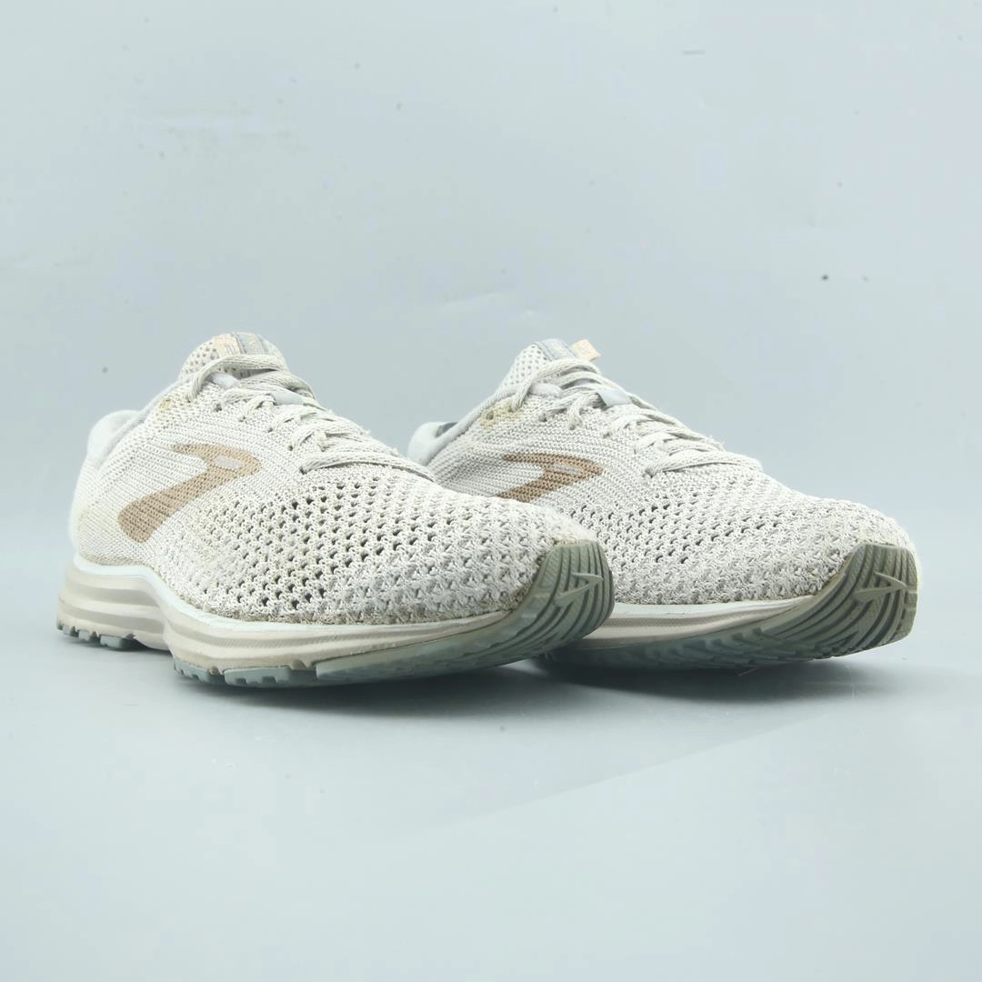 BROOKS REVEL 2 lightweight running shoe photos